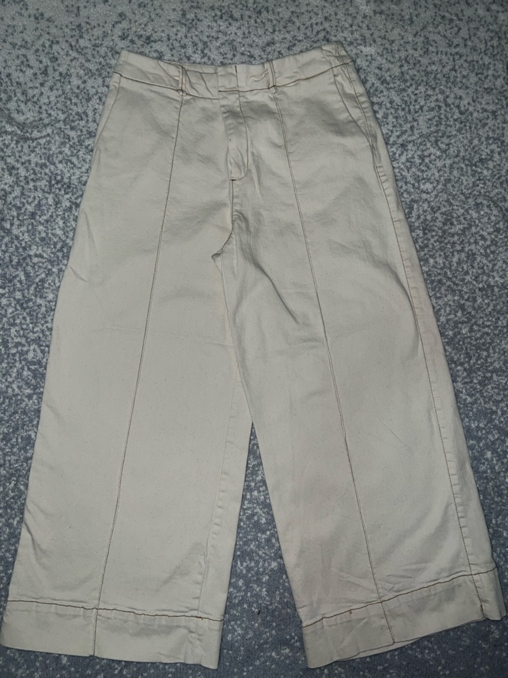Zara high-waisted wide-leg trousers (culottes) size Medium on Cream Color